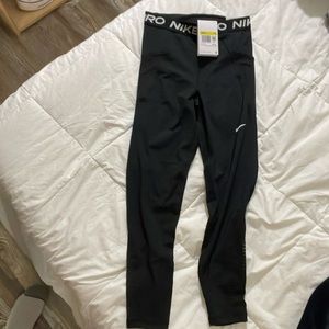 Woman’s Nike Pro Leggings
